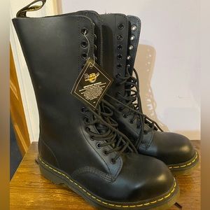 14 hole steel toe doc martens size M7 W8 - NWT